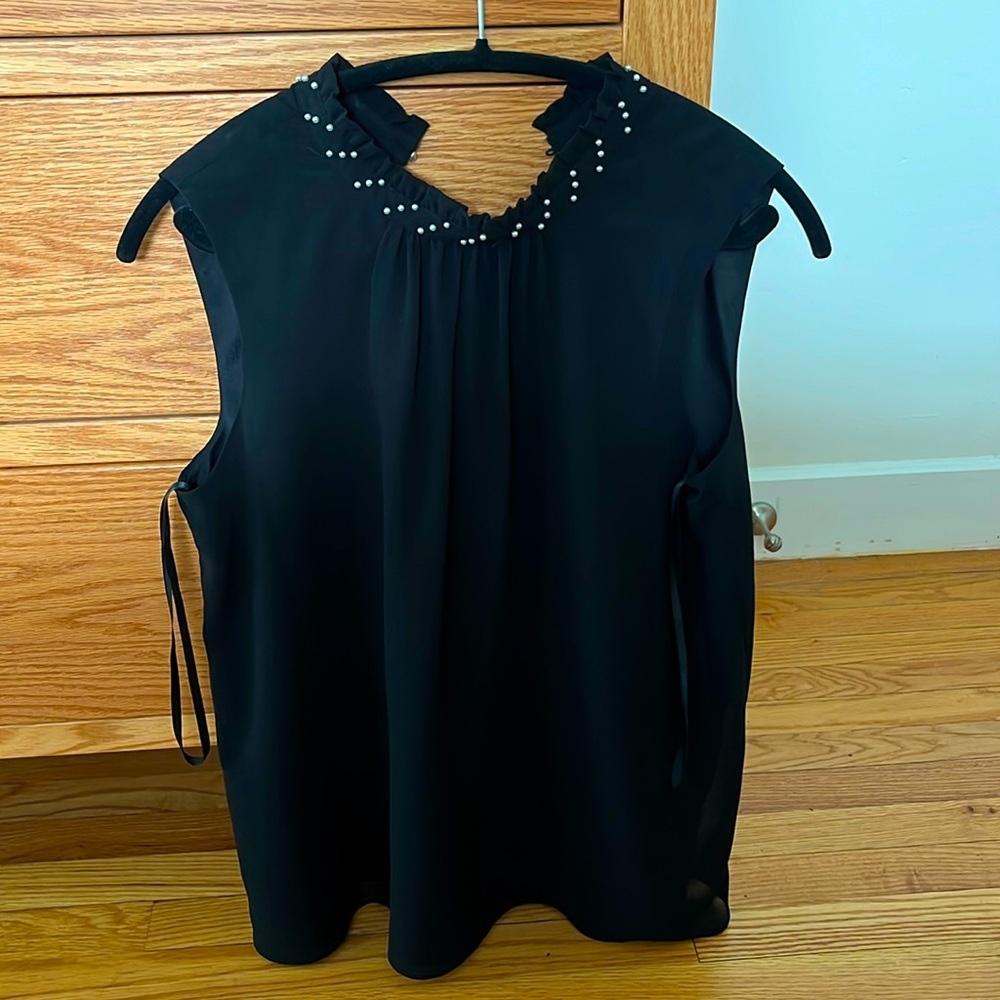 Black Karl Lagerfeld sleeveless crew neck blouse size medium